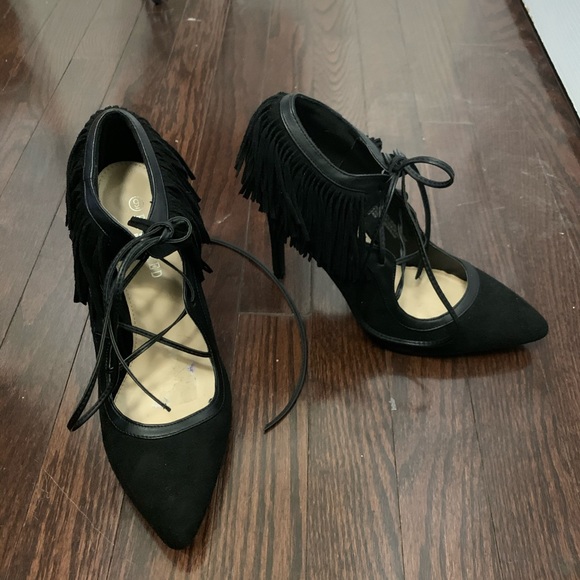 Revamped Faux Suede Chic Flattering Lace Up Fringe Pump - Picture 8 of 8